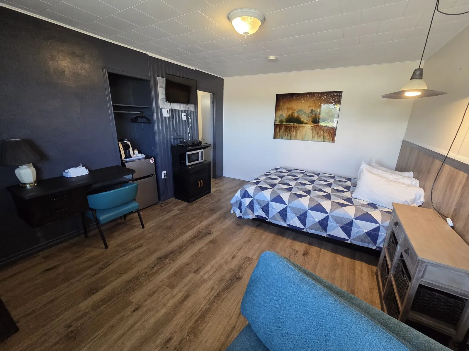 Chambre 1 lit queen au Motel Claude — photo 2