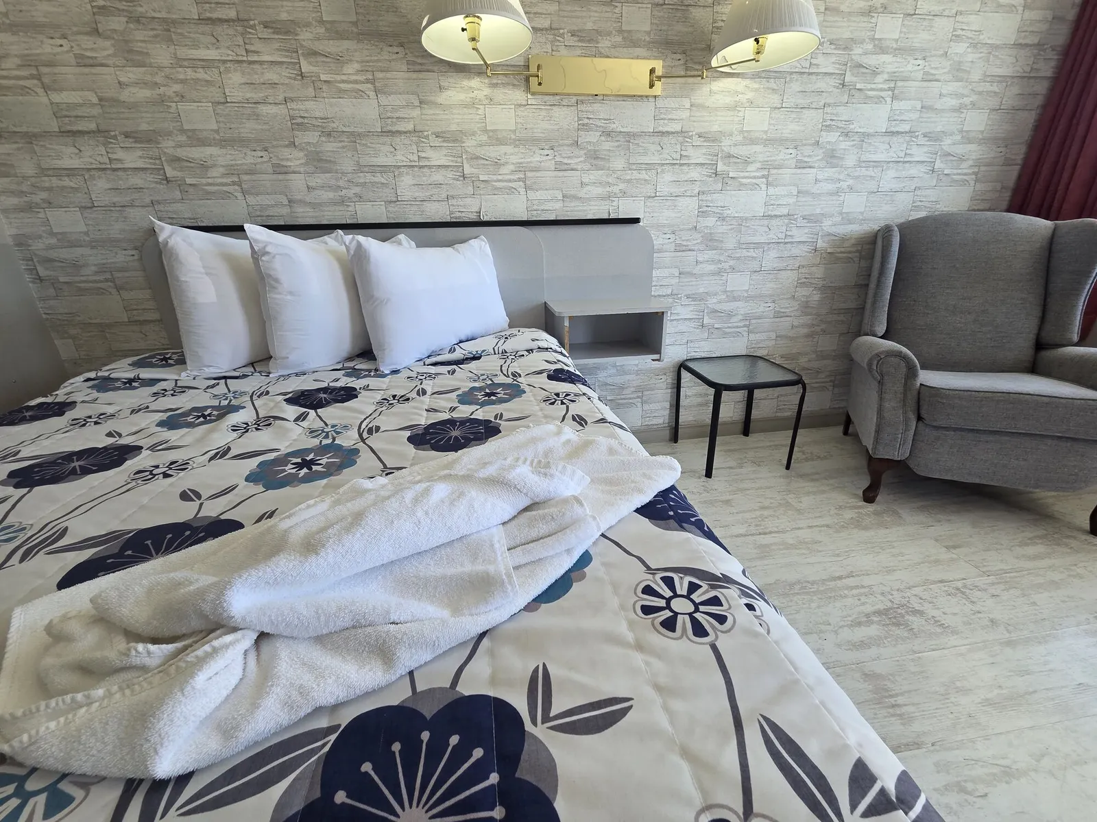 Chambre 1 lit queen au Motel Claude — photo 6