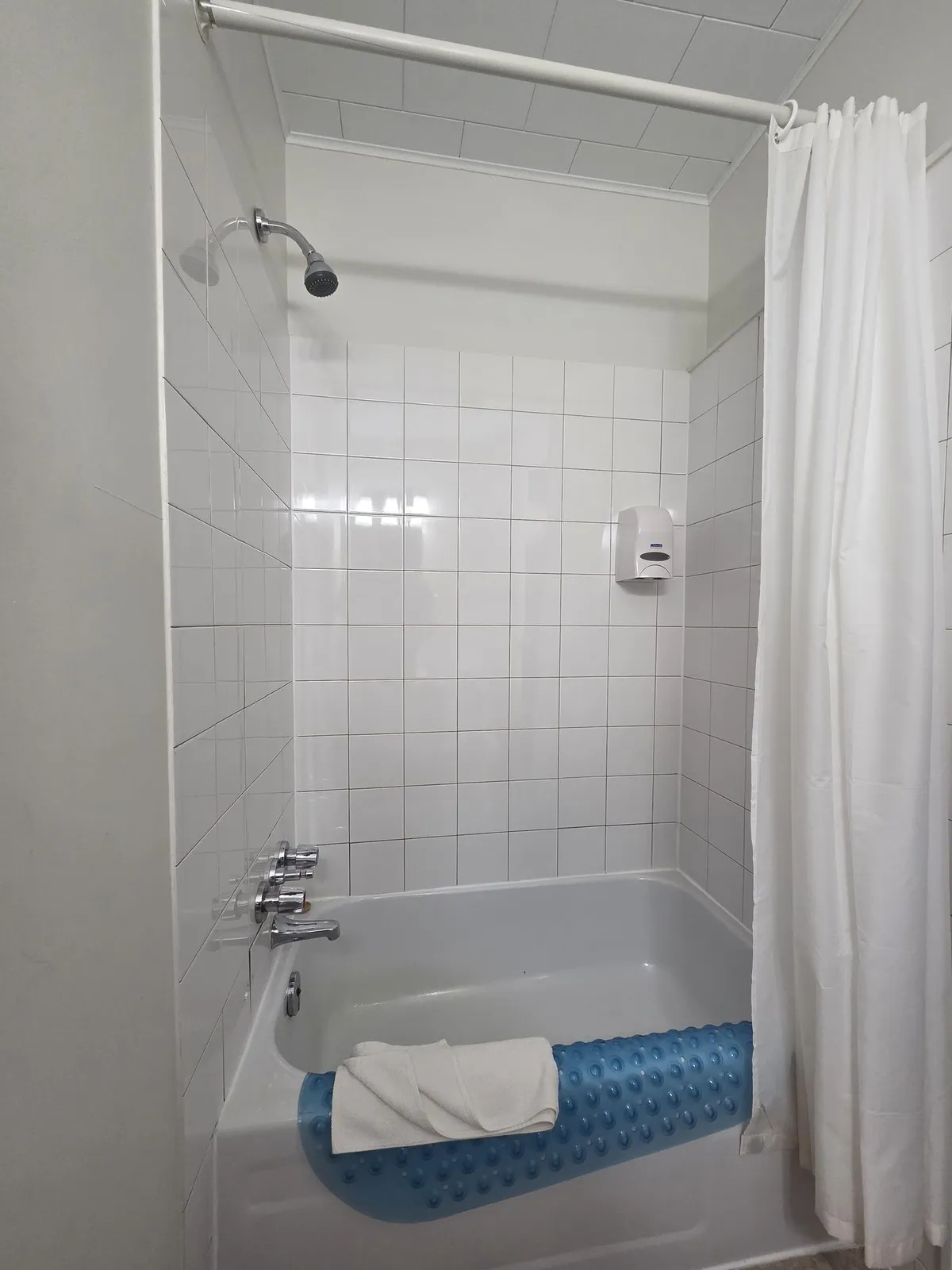 Chambre 1 lit queen et 1 lit double au Motel Claude — photo 5