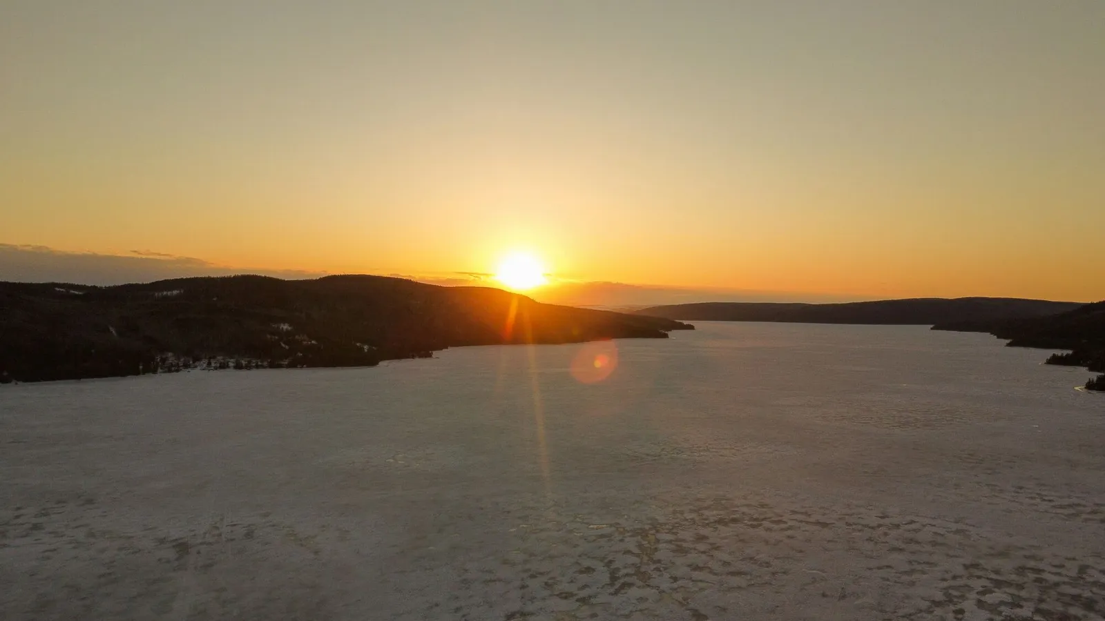 Vue du lac Témiscouata, né des glaciers, à proximité du Motel Claude