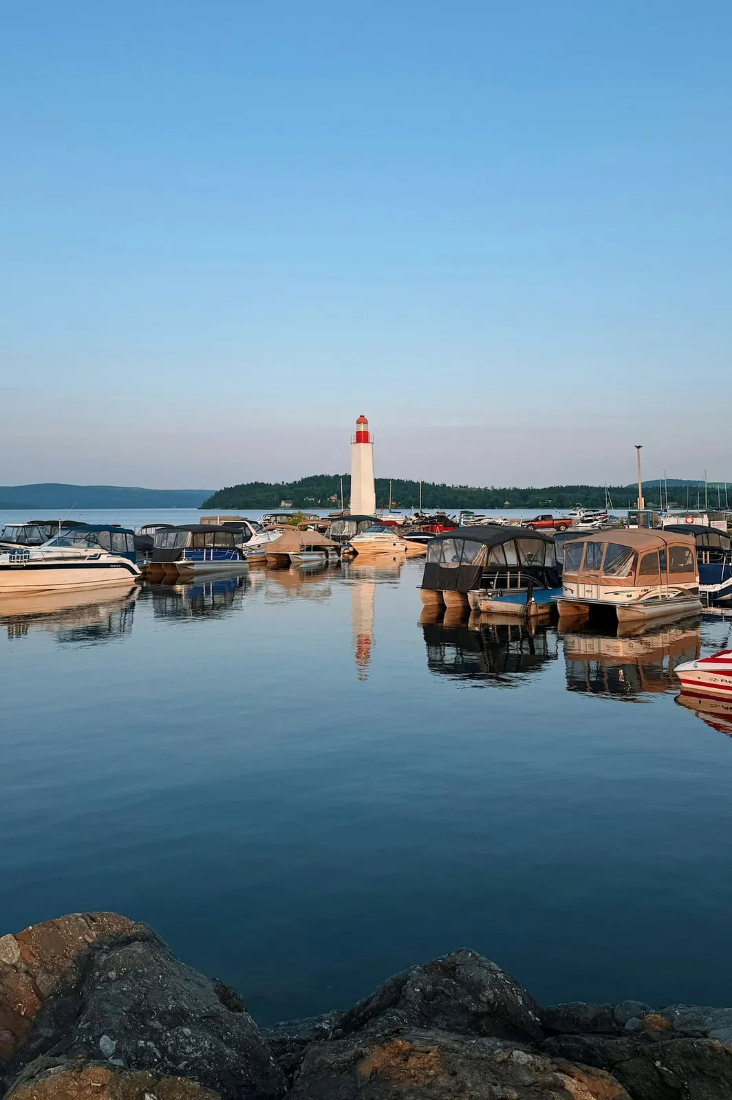 Marina sur le lac Témiscouata en été